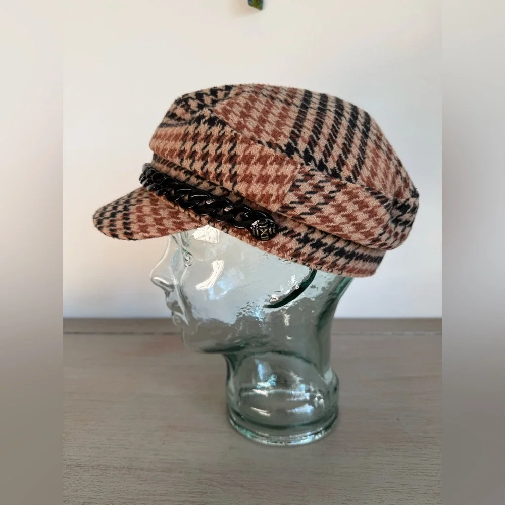 Vince Camuto Structured Houndstooth Plaid Baker Cap Newsboy Hat w/Chain Academia